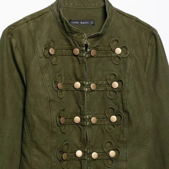 Damen Taillierte Cropped‑Militärjacke mit Zierknopfleiste und Stehkragen Nord Taschen