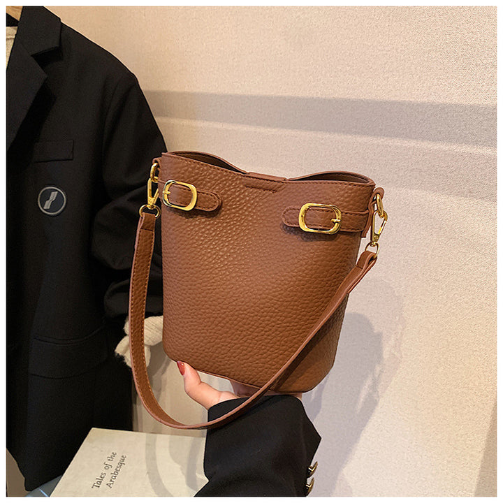 Damen Beuteltasche aus strukturiertem Kunstleder mit goldenen Akzenten Nord Taschen