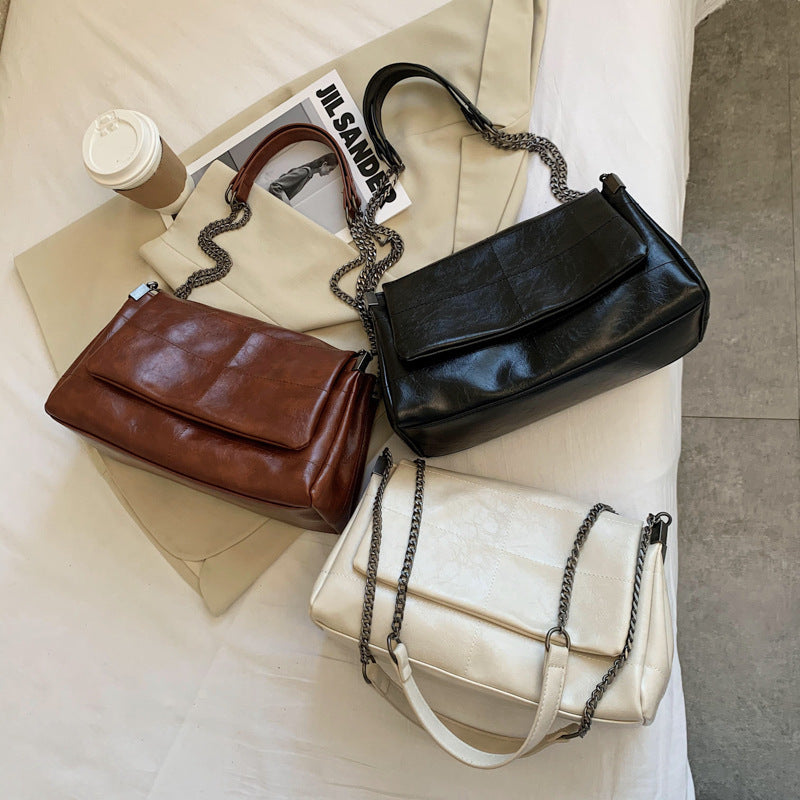 Damen Schultertasche mit eleganter Kettenverzierung und weicher Lederoberfläche Nord Taschen
