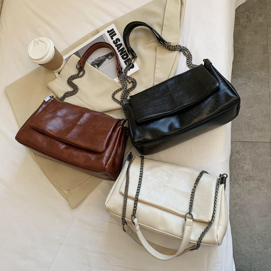 Damen Schultertasche mit eleganter Kettenverzierung und weicher Lederoberfläche Nord Taschen