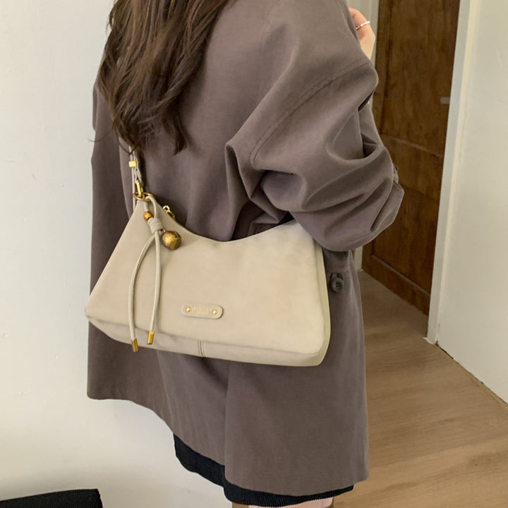 Damen Hobo-Tasche aus weichem Kunstleder mit dekorativen Details Nord Taschen