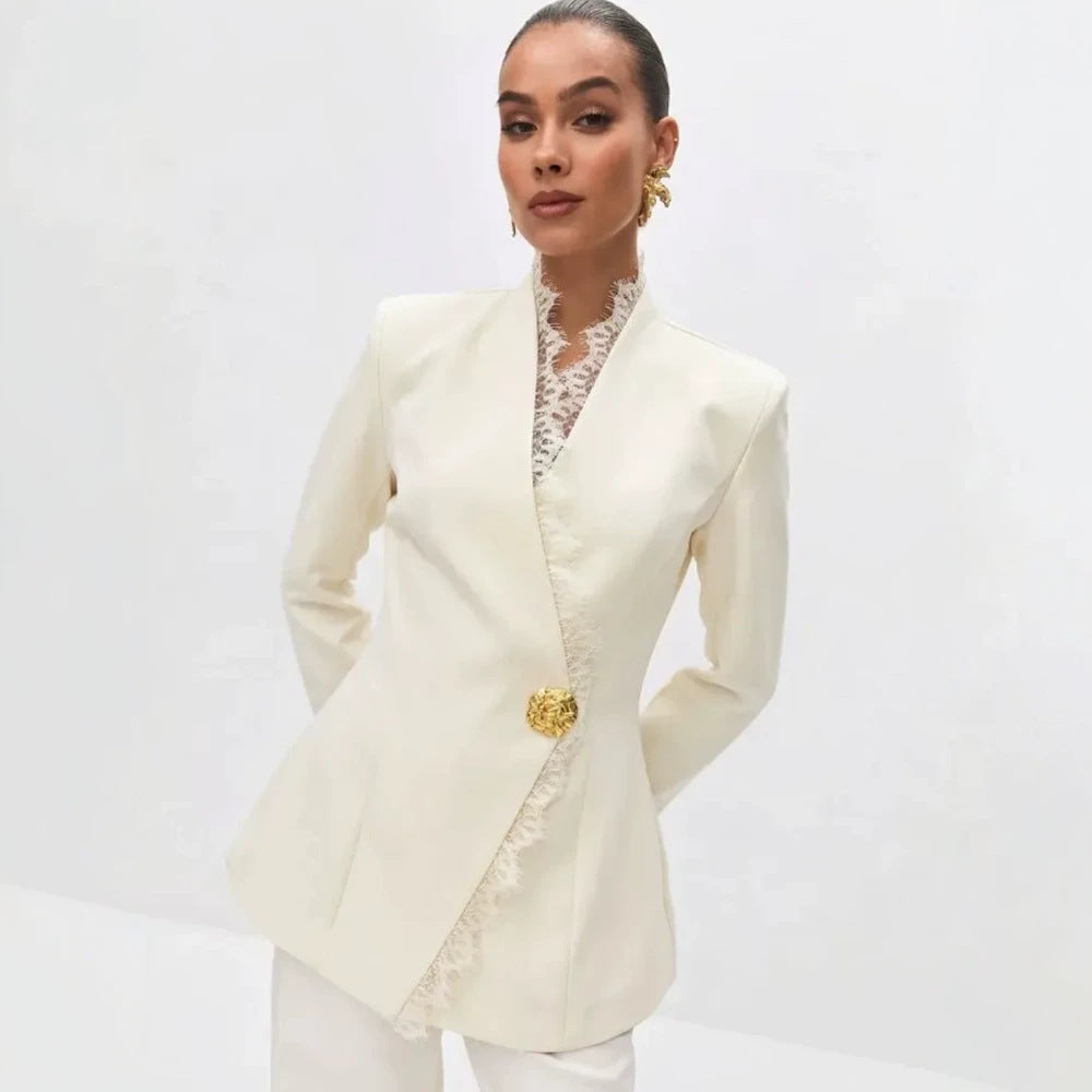 Damen Taillierter Blazer mit Spitzenbesatz und Zierknopf Nord Taschen