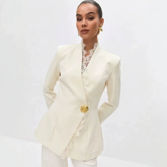 Damen Taillierter Blazer mit Spitzenbesatz und Zierknopf Nord Taschen