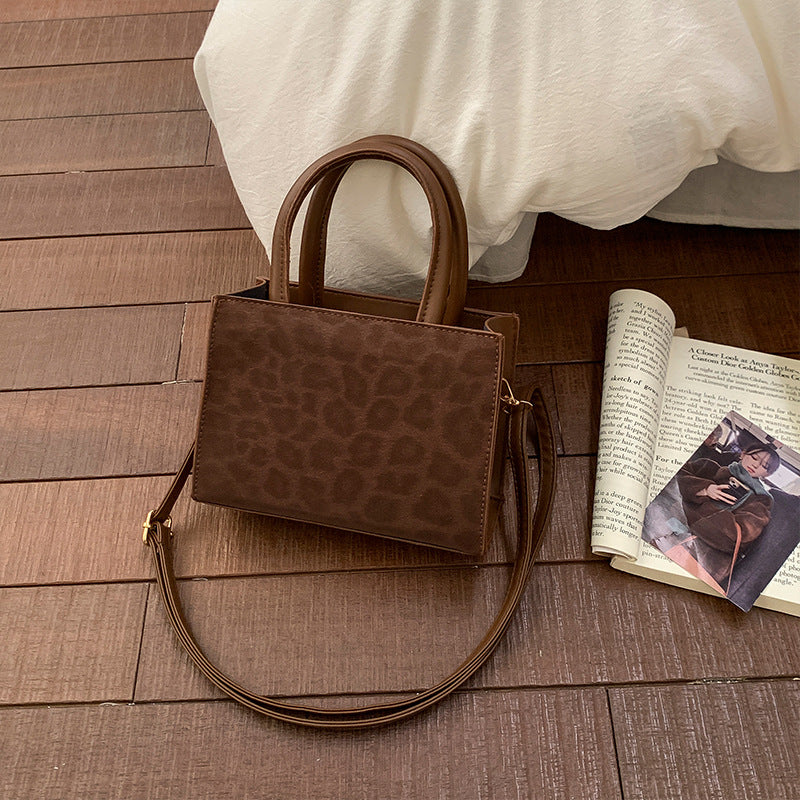 Damen Handtasche mit elegantem Leo-Muster Nord Taschen