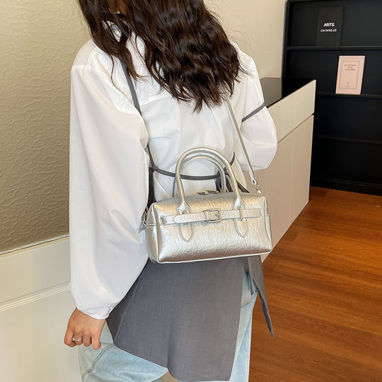 Damen praktische Handtasche mit stilvollem Kettenakzent Nord Taschen