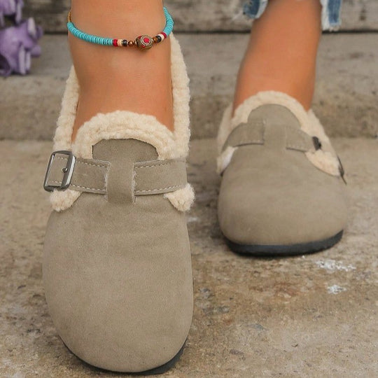 Damen Gefütterte Wildlederoptik-Slipper mit Teddy-Kragen, verstellbarer Schnallenlasche und rutschfester Profilsohle Nord Taschen
