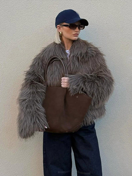 Damen Oversize Kurzjacke aus Kunstfell im Shaggy-Look mit voluminösem Schalkragen Nord Taschen
