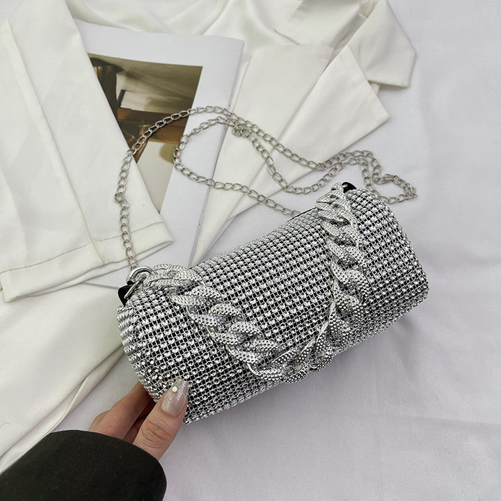 Damen Glamouröse Umhängetasche mit metallischem Kettenakzent Nord Taschen