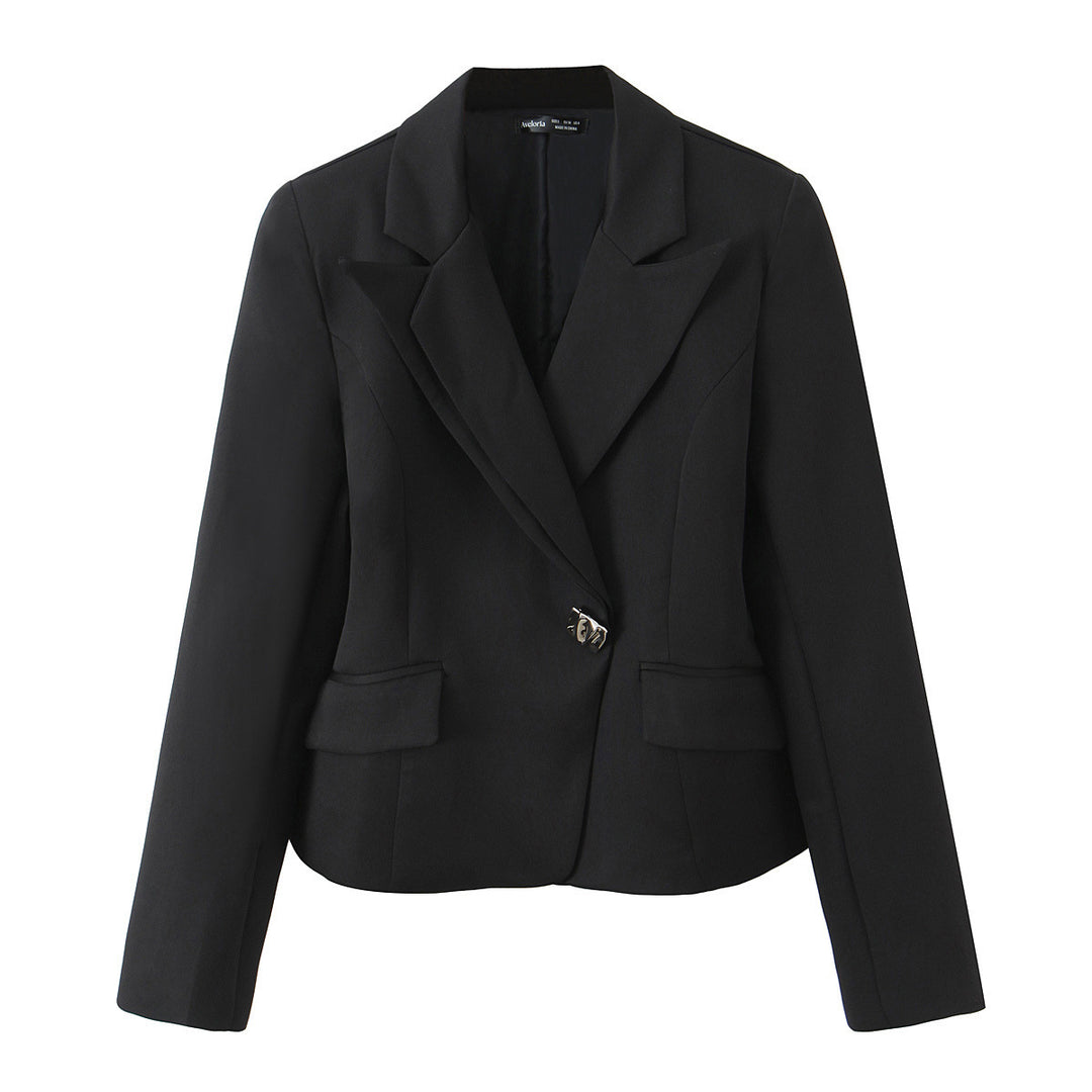 Damen Taillierter Kurzblazer mit asymmetrischem Schmuckverschluss und Pattentaschen Nord Taschen
