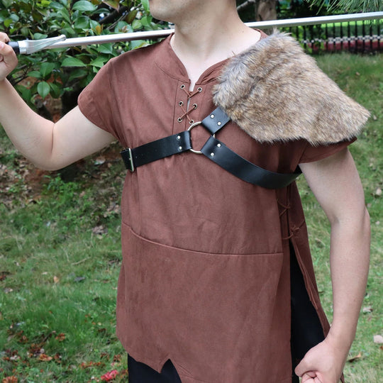 Herren asymmetrisches Schulterharness mit Kunstfell‑Schultercape und verstellbaren Lederriemen Nord Taschen