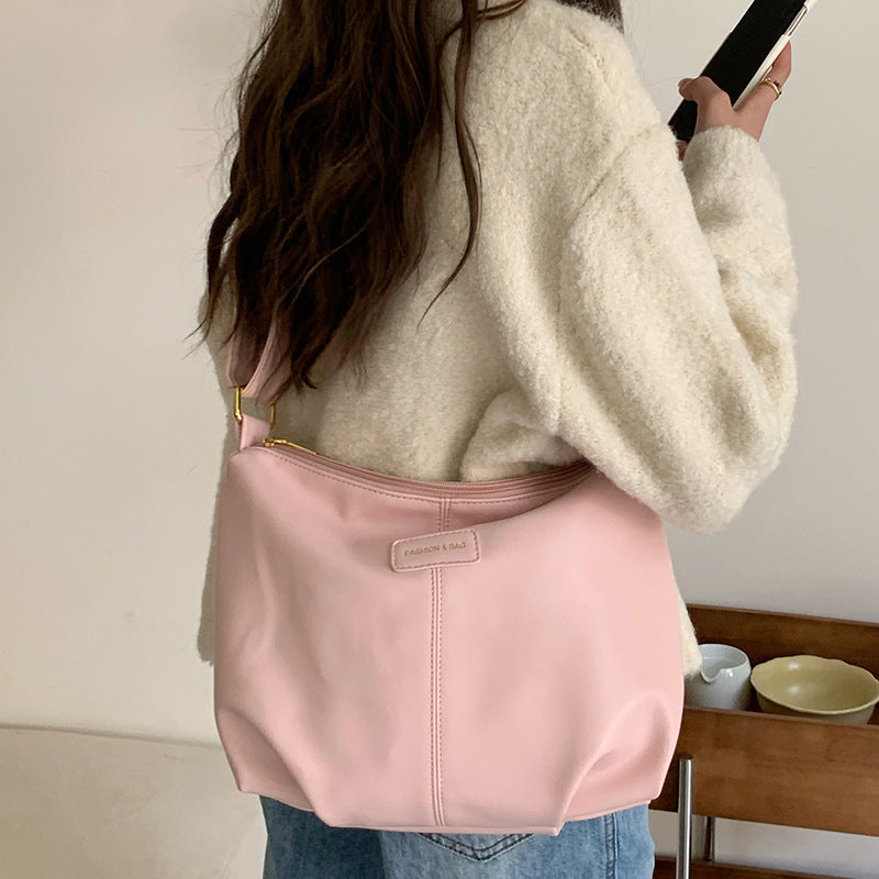 Damen Hobo-Tasche mit eleganter Form und verstellbarem Trageriemen Nord Taschen