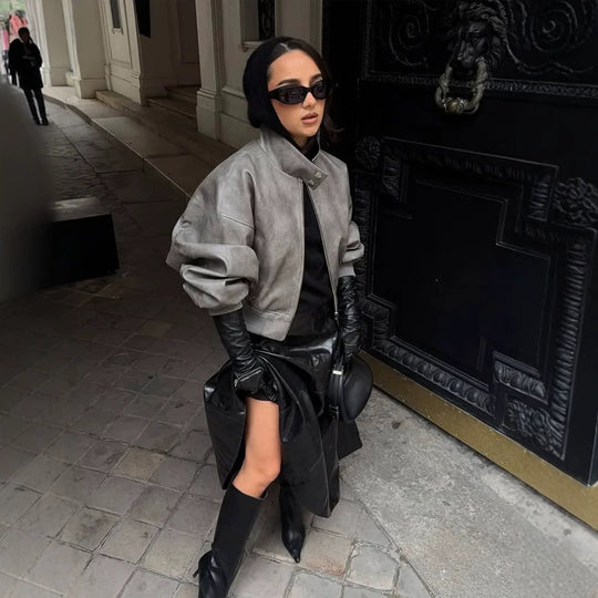 Damen Kurzer Oversize‑Lederimitat‑Bomber mit hohem Stehkragen und Druckknopfdetails Nord Taschen