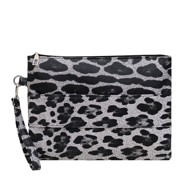 Damen Clutch mit tierischem Leoprint Nord Taschen