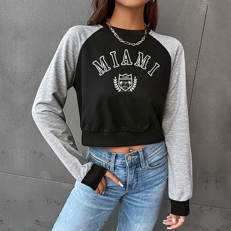 Damen Kurzgeschnittenes College-Cropped-Sweatshirt mit Raglanärmeln und elastischem Saum Nord Taschen