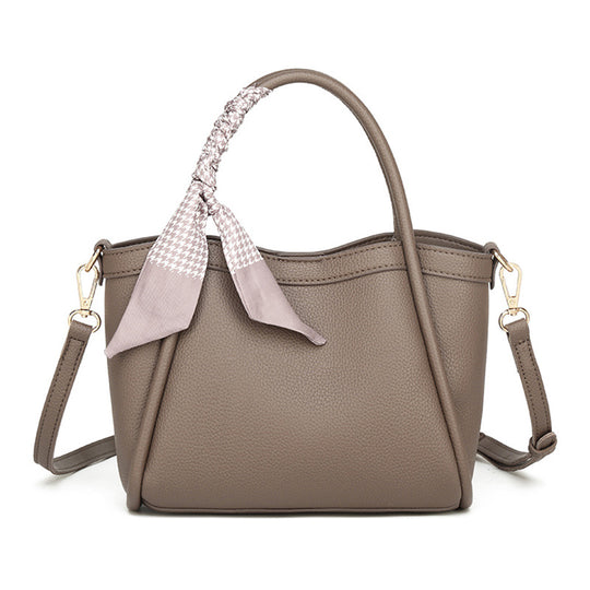 Damen Handtasche mit modischem Schal-Detail und verstellbarem Schulterriemen Nord Taschen