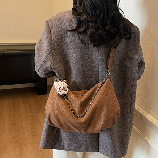 Damen eleganter Hobo-Bag aus strukturiertem Kunstleder mit abnehmbarem Anhänger Nord Taschen