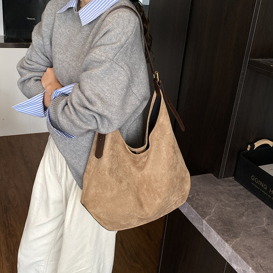 Damen Hobo-Tasche aus feinem Wildleder mit verstellbarem Schulterriemen Nord Taschen
