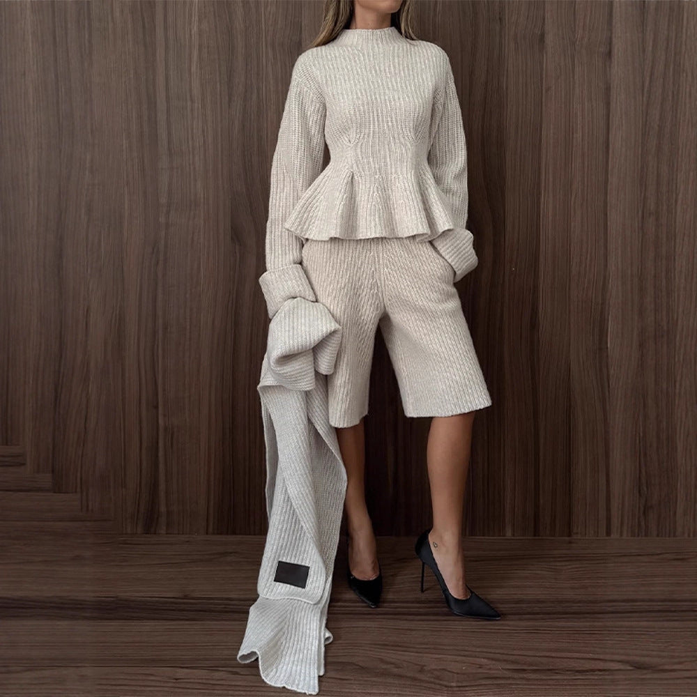 Damen Feinstrick-Zweiteiler mit tailliertem Peplum-Pullover und High-Waist-Bermuda Nord Taschen
