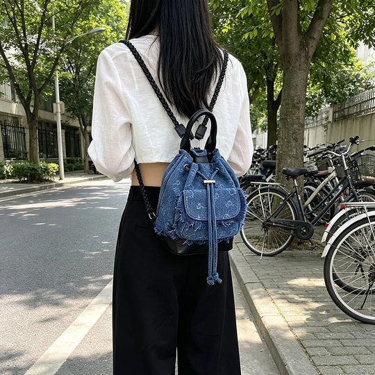 Damen Denim Rucksack mit verspielten Fransen und praktischen Trageoptionen Nord Taschen