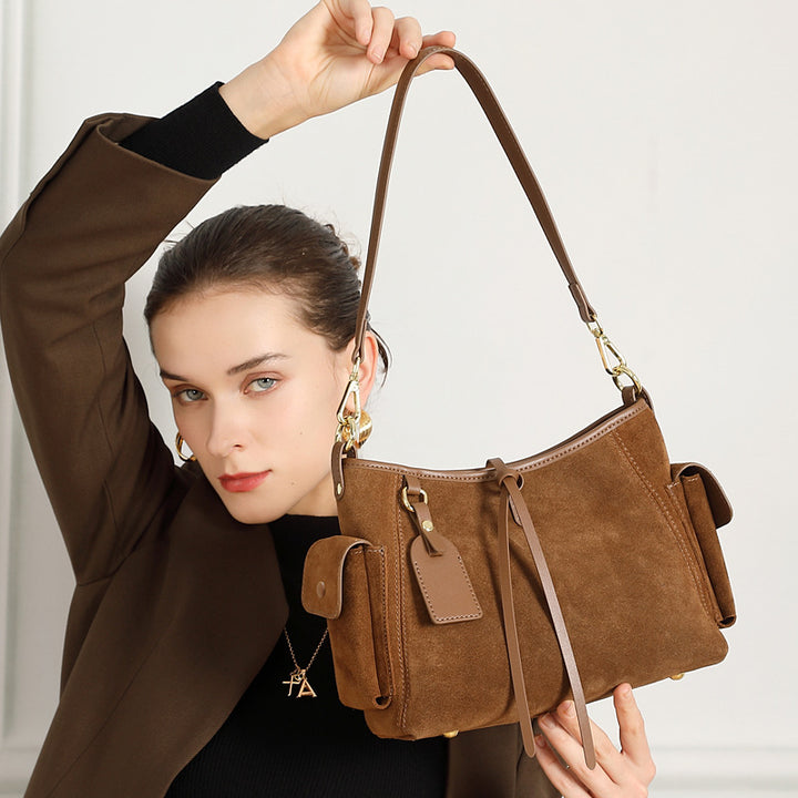 Damen Schultertasche aus feinem Wildleder mit praktischen Außentaschen Nord Taschen