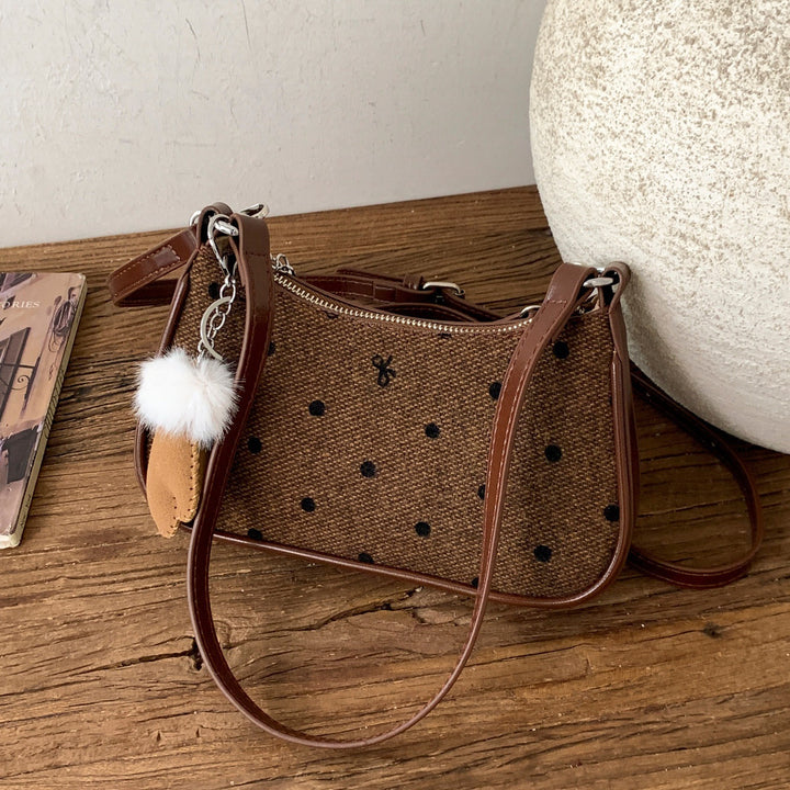 Damen trendige Mini-Handtasche mit verspieltem Tieranhänger Nord Taschen