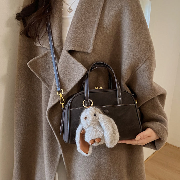Damen kompakte Handtasche mit verspieltem Tieranhänger Nord Taschen