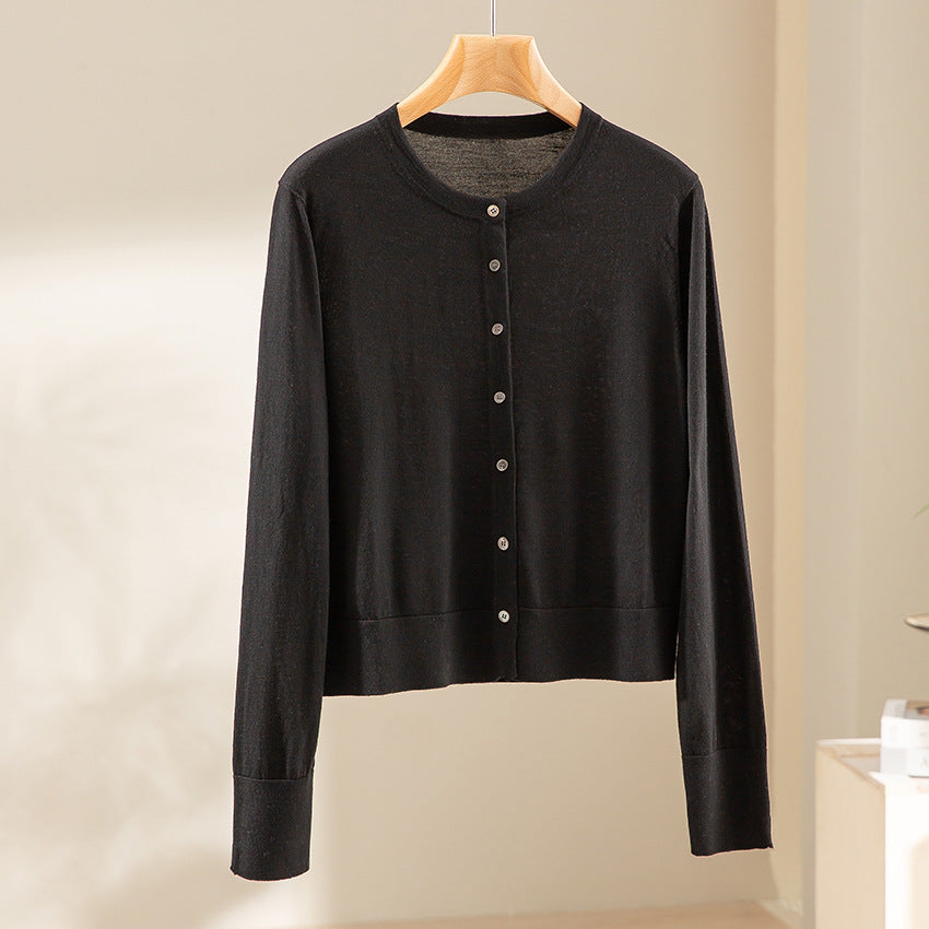 Damen Kurzgeschnittene Feinstrick-Cardigan mit Rundhalsausschnitt und tonaler Knopfleiste Nord Taschen