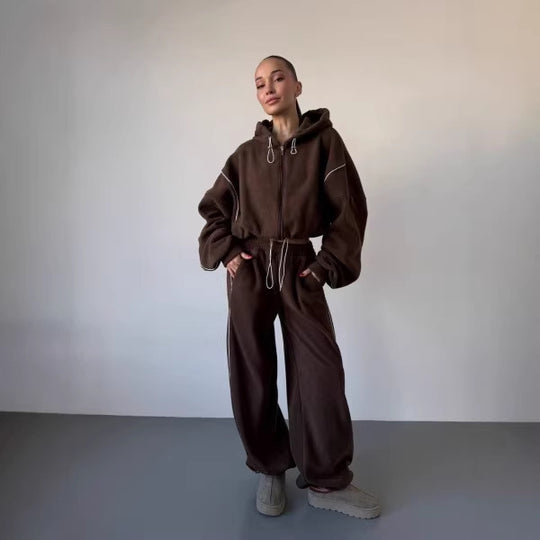 Damen gekürztes Zip-Hoodie mit Tunnelzug und hochgeschnittener weiter Fleece-Loungehose Nord Taschen