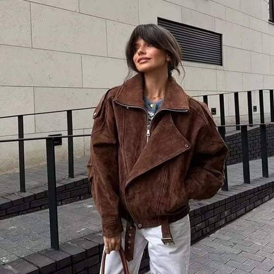 Damen Oversize Bomberjacke mit breitem Reverskragen, Taillengürtel und Schulterklappen Nord Taschen