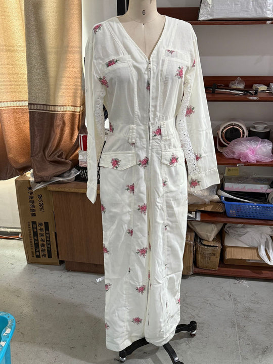 Damen Leichter langer Overall mit V-Ausschnitt, Reißverschluss, Spitzen-Einsätzen und floralem Print Nord Taschen