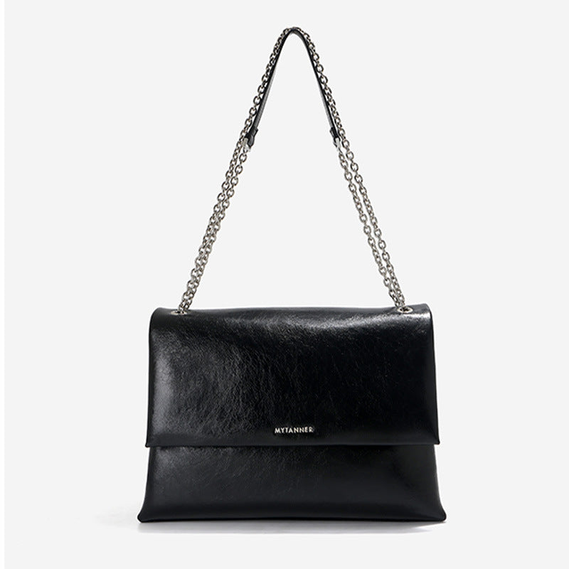 Damen Clutch mit hochwertiger Hochglanz-Oberfläche und eleganter Kette Nord Taschen