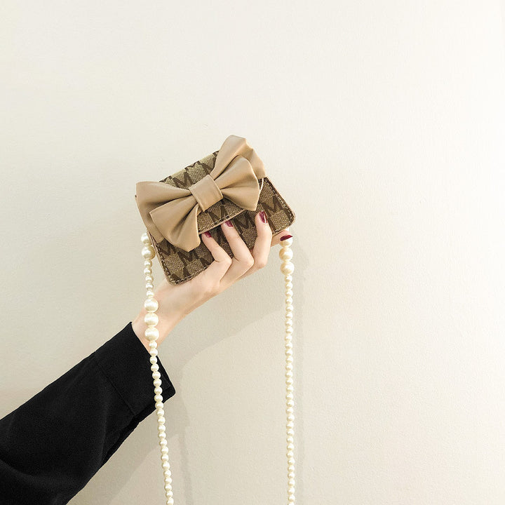 Damen Clutch mit verspieltem Schleifen-Design und edlen Perlenakzenten Nord Taschen