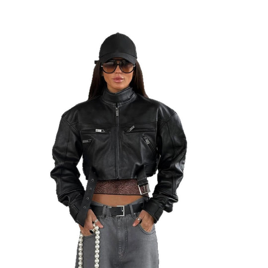 Damen Cropped Boxy-Bikerjacke aus veganem Leder mit hohem Stehkragen, Reißverschlusstaschen & Schnallen-Detail Nord Taschen