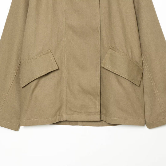 Damen Kurze Oversized Cape-Trenchjacke mit hohem Funnelkragen und Utility‑Pattentaschen Nord Taschen