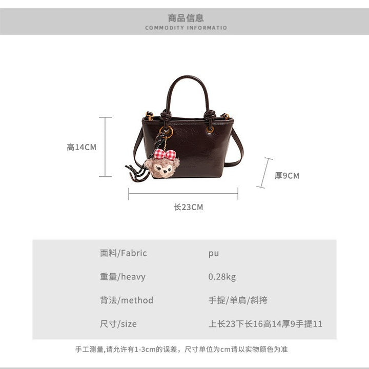 Damen Handtasche mit verspieltem Tieranhänger und modernem Design Nord Taschen