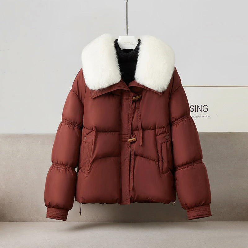 Damen nan kurze Steppluftjacke mit voluminösem Webpelzkragen, Knebelverschluss und formstabiler Taillenlinie Nord Taschen