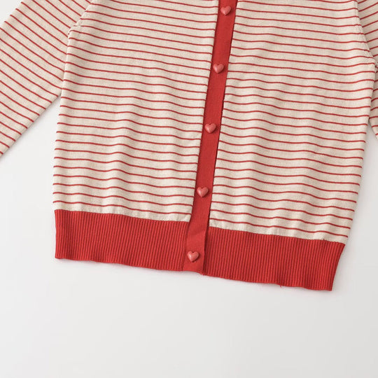 Damen Gestreifter Cropped Feinstrick-Cardigan mit Herzknöpfen und Rippeinfassungen Nord Taschen