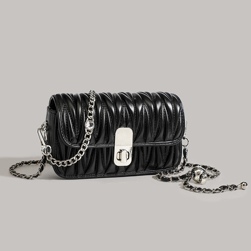 Damen Clutch-Tasche mit eleganter Raffung und hochwertigem Kettenriemen Nord Taschen