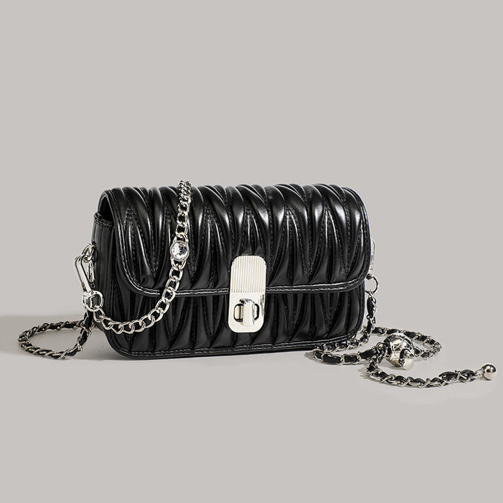 Damen Clutch-Tasche mit eleganter Raffung und hochwertigem Kettenriemen Nord Taschen