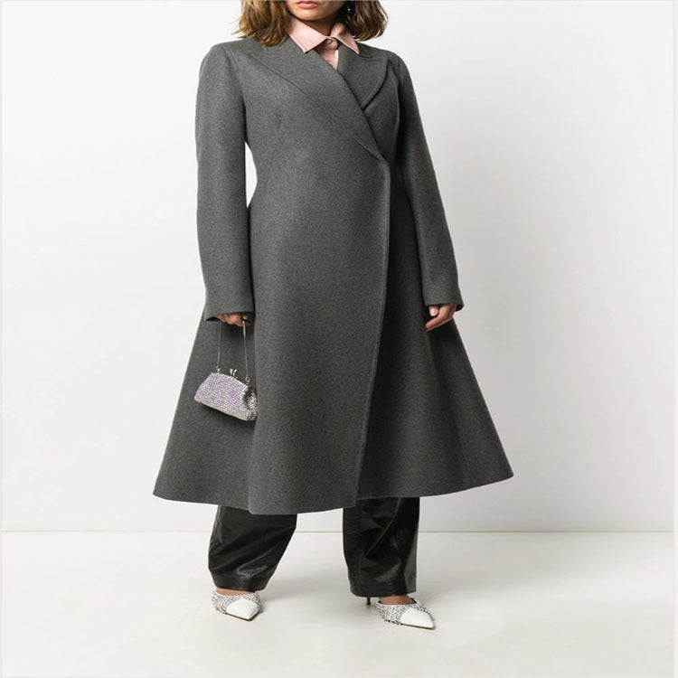 Damen Taillierter A-Linien Mantel mit asymmetrischer Einreihe und schwingendem Rock Nord Taschen