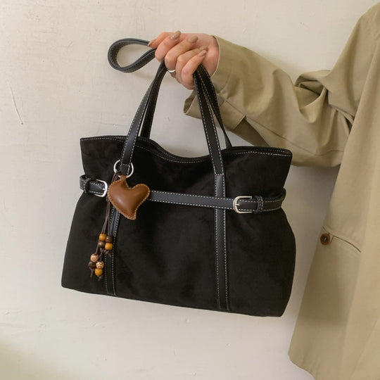 Damen modische und geräumige Handtasche mit charmantem Anhänger Nord Taschen
