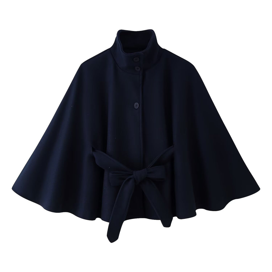 Damen 2900+ eleganter kurzer Cape‑Umhang mit Stehkragen, Knopfleiste und Taillenband Nord Taschen