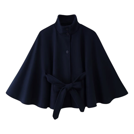 Damen 2900+ eleganter kurzer Cape‑Umhang mit Stehkragen, Knopfleiste und Taillenband Nord Taschen