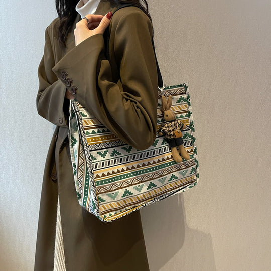 Damen Jute-Tasche mit kunstvollem Ethnomuster und praktischen Henkeln Nord Taschen
