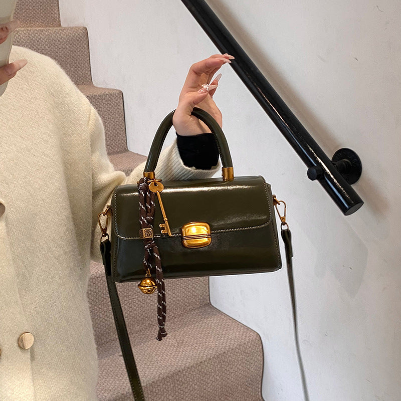 Damen elegante Handtasche mit goldenen Akzenten Nord Taschen