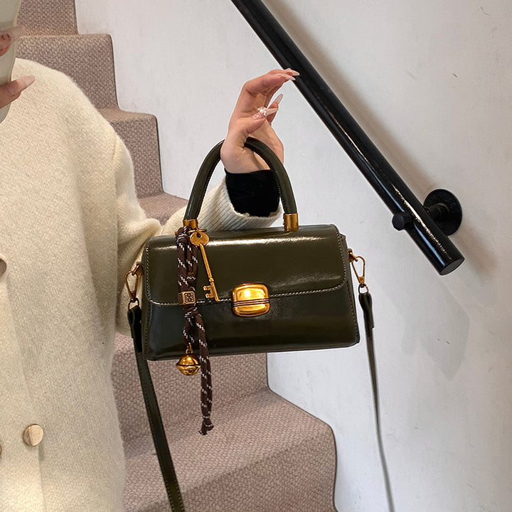 Damen elegante Handtasche mit goldenen Akzenten Nord Taschen