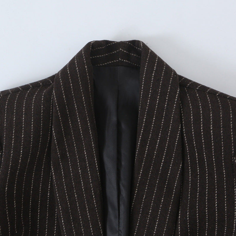 Damen Nadelstreifen-Blazer mit Schalkragen und leicht taillierter Silhouette Nord Taschen