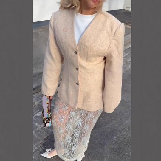 Damen Taillierter strukturierter Blazer mit V‑Ausschnitt und betonter Schulterpartie Nord Taschen