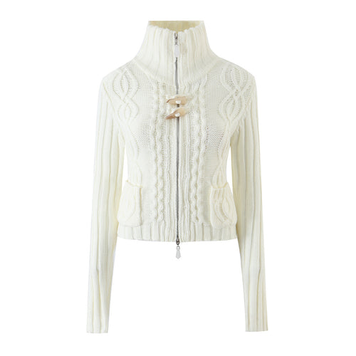 Damen Kurze Strickjacke mit Stehkragen, Zopfmuster, Holzknopf‑Toggles und Taschen Nord Taschen