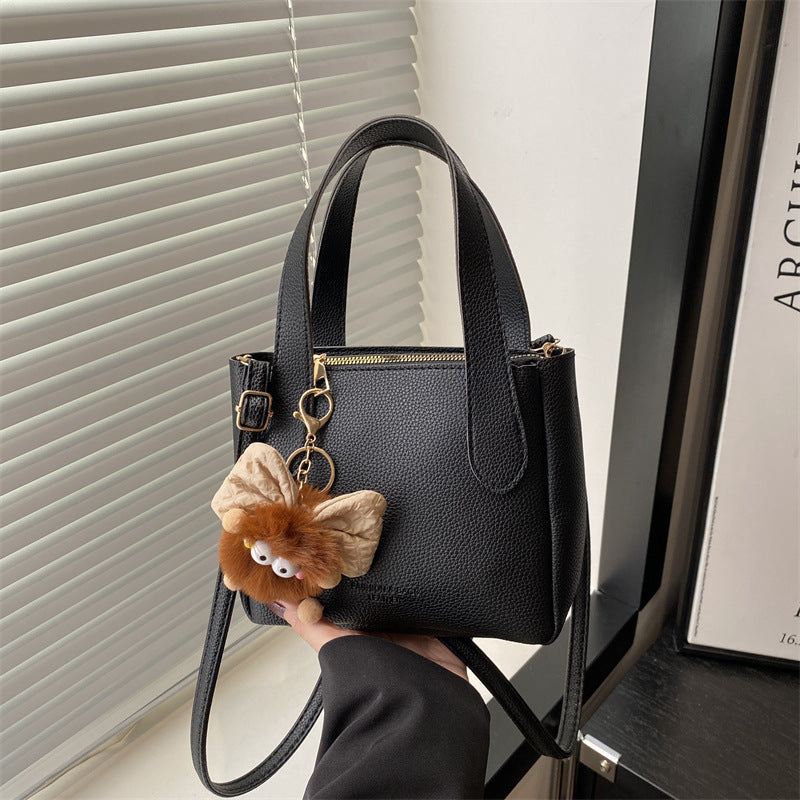 Damen Mini-Tasche mit verspieltem Tieranhänger Nord Taschen